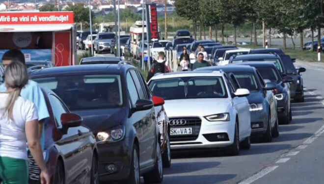 Rritet fluksi në kufi, deri në një orë pritje në Muçibabë dhe te Dheu i Bardhë