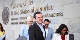 Kurti: Këmbënguljes dhe sakrificës së popullit tonë për liri e pavarësi, i erdhi ndihma amerikane