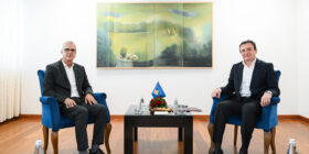 Kurti emëron Enver Dugollin zëvendësministër të parë të Punëve të Brendshme