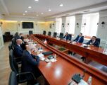 Abdixhiku takohet me ministrin francez Haddad, kërkon funksionalizimin e shpejtë të institucioneve të Kosovës
