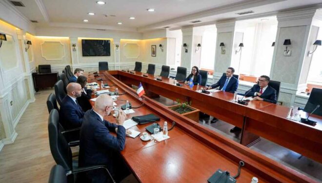 Abdixhiku takohet me ministrin francez Haddad, kërkon funksionalizimin e shpejtë të institucioneve të Kosovës