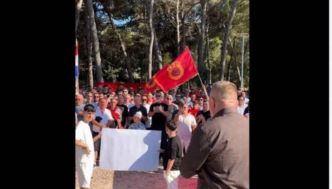 UÇK, UÇK! Me brohorima të fuqishme nis marshi protestues në Zarë të Kroacisë