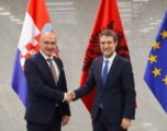 Shqipëria i përgjigjet Vuçiçit, ministri Hoxha takon homologun kroat: Retorika nacionaliste s’mund të tërheqë zvarrë rajonin