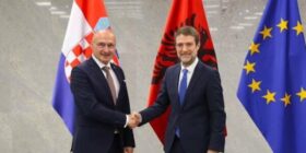 Shqipëria i përgjigjet Vuçiçit, ministri Hoxha takon homologun kroat: Retorika nacionaliste s’mund të tërheqë zvarrë rajonin