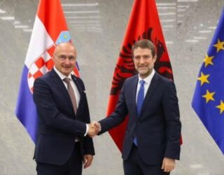 Shqipëria i përgjigjet Vuçiçit, ministri Hoxha takon homologun kroat: Retorika nacionaliste s’mund të tërheqë zvarrë rajonin