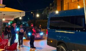 Plagoset një person në Pejë, policia e dy prokurorë dalin në vendin e ngjarjes