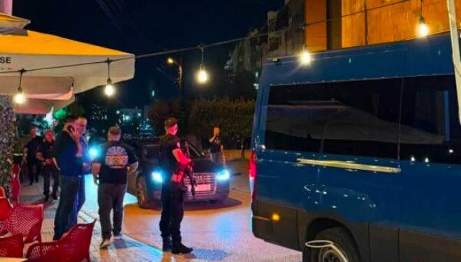 Plagoset një person në Pejë, policia e dy prokurorë dalin në vendin e ngjarjes