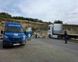 Bastisja nga Krimet Ekonomike, sekuestrohen mijëra euro, armë e autobotë për transporte derivatesh