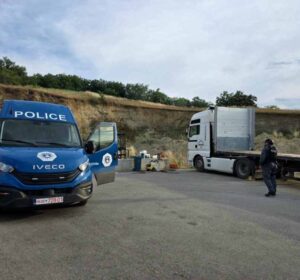 Bastisja nga Krimet Ekonomike, sekuestrohen mijëra euro, armë e autobotë për transporte derivatesh