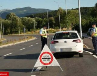Voziti 161 kilometra në orë, ndëshkohet shoferi me 500 euro dhe iu ndalua vozitja 6 muaj