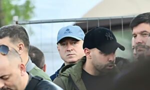 Fotografi, emra dhe gjurmë deri te Xhandarmëria: Kush lidhet me sigurimin e Vesellinoviqit dhe Radoiçiqit?