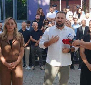 “Nuk kemi gjak për të shkelur”: PDK dhe Aleanca i bëjnë thirrje Kurtit të zhbllokojë institucionet