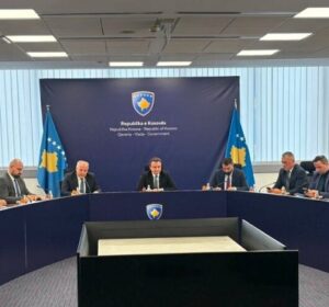 Qeveria kërkon forcimin e bashkëpunimit me komunat për mbrojtjen e të drejtave të komuniteteve