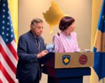 Dioguardi pas marrjes së shtetësisë: Tani po përpiqemi të krijojmë një komb, Kosova po sulmohet nga armiqtë