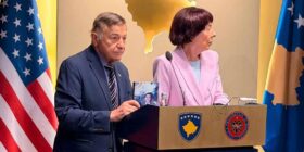 Dioguardi pas marrjes së shtetësisë: Tani po përpiqemi të krijojmë një komb, Kosova po sulmohet nga armiqtë