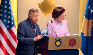 Dioguardi pas marrjes së shtetësisë: Tani po përpiqemi të krijojmë një komb, Kosova po sulmohet nga armiqtë