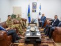 Komandanti i KFOR-it takon Hoxhën, riafirmohet bashkëpunimi për sigurinë Komandanti i KFOR-it takon Hoxhën, riafirmohet bashkëpunimi për sigurinë