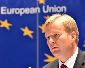 Sorensen: Zbatimi i marrëveshjeve Kosovë-Serbi mbetet i vonuar, asnjëra palë s’duhet ta presë tjetrën