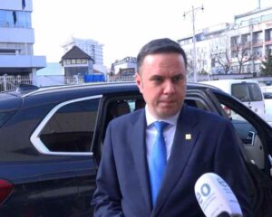 LDK-ja refuzon takimin me Haxhiun, Abdixhiku: Për ne ajo është deputete, takohemi vetëm me Kurtin