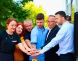 Djali i Rexhep Selimit, Ares Selimi, merr pjesën në nisjen “Orën e Pritjes” në Prishtinë