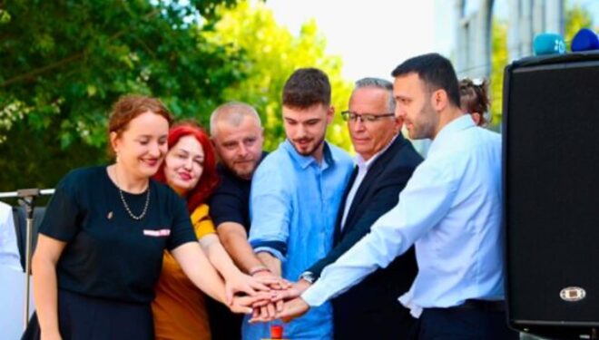 Djali i Rexhep Selimit, Ares Selimi, merr pjesën në nisjen “Orën e Pritjes” në Prishtinë