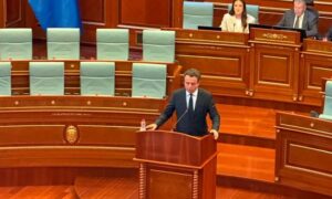 Ndërpritet seanca konstituive, Kurti nuk propozon kandidat për kryeparlamentar: Kërkoj kohë shtesë për bisedime
