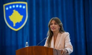 Haxhiu shqyrton mundësinë t’i drejtohet Kushtetueses për mandatin si Ushtruese e Detyrës së Presidentes