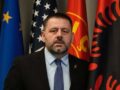Bekë Berisha për Kurtin: Duhet me ia marrë qeverinë këtij njeriu të keq – jo më me konferenca për media Bekë Berisha për Kurtin: Duhet me ia marrë qeverinë këtij njeriu të keq – jo më me konferenca për media