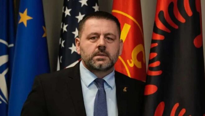 Bekë Berisha për Kurtin: Duhet me ia marrë qeverinë këtij njeriu të keq – jo më me konferenca për media