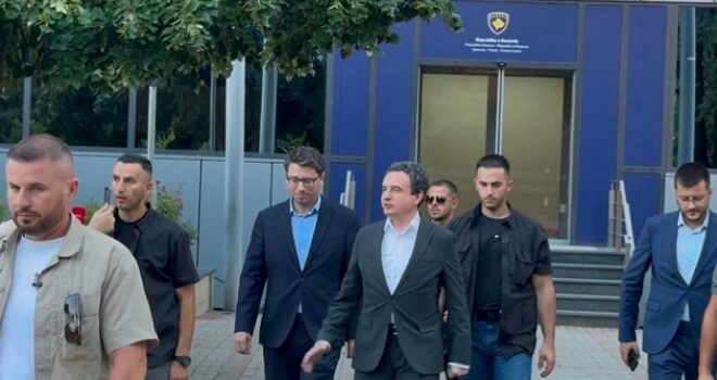 Kurti arrin rreth 10 minuta vonesë në takimin me Abdixhikun