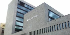 Europol arreston tre persona në Serbi dhe Gjermani: Rrjet i dyshuar i kontrabandës së emigrantëve