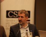 Miftaraj ironizon Avni Deharin dhe Avni Zogun: Për servilitetin ndaj VV-së dhe Albinit paguhen nga taksat e qytetarëve
