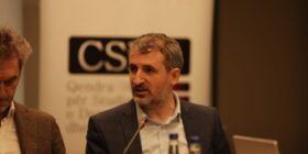 Miftaraj ironizon Avni Deharin dhe Avni Zogun: Për servilitetin ndaj VV-së dhe Albinit paguhen nga taksat e qytetarëve