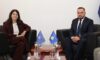 Maqedonci pret në takim zyrtaren e NATO-s, diskutojnë për sigurinë në rajon