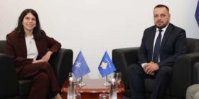 Maqedonci pret në takim zyrtaren e NATO-s, diskutojnë për sigurinë në rajon