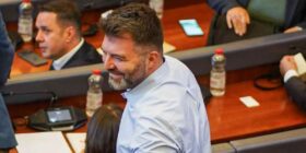 Sadiku i reagon Dejona Mihalit: Kurti na fton në tavolinë, kjo na thotë jeni me Listën Srpska