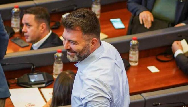Sadiku i reagon Dejona Mihalit: Kurti na fton në tavolinë, kjo na thotë jeni me Listën Srpska