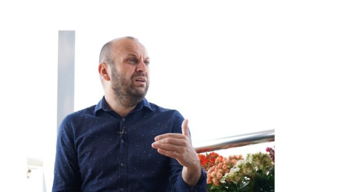 Mushkolaj: Veç edhe kjo na ka munguar, mërgimtarët me qenë pjesë e situatave të tensionuara në Kuvend