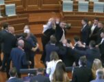 Kadriaj gjuan me vezë drejt Kurtit, Dehari i ndërpret punimet e seancës