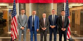 Një delegacion i KQZ’së në vizitë në SHBA, përcjellin organizimin e zgjedhjeve primare në Tampa të Floridës