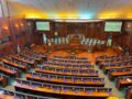 Edhe pas gjysmë ore, nuk nis vazhdimi i seancës konstituive të Kuvendit Edhe pas gjysmë ore, nuk nis vazhdimi i seancës konstituive të Kuvendit