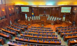 Edhe pas gjysmë ore, nuk nis vazhdimi i seancës konstituive të Kuvendit