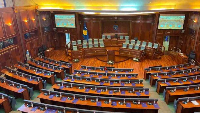 Edhe pas gjysmë ore, nuk nis vazhdimi i seancës konstituive të Kuvendit