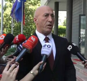 “Boll është boll”, Haradinaj: Regjimi Kurti nuk ju la rrugë tjetër kryetarëve të komunave, përveç të dalin në rrugë
