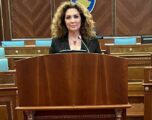 Reshitaj u bën thirrje deputetëve të shkojnë në Kuvend: Nuk duam të bëhemi pjesë e shkeljeve kushtetuese Reshitaj u bën thirrje deputetëve të shkojnë në Kuvend: Nuk duam të bëhemi pjesë e shkeljeve kushtetuese