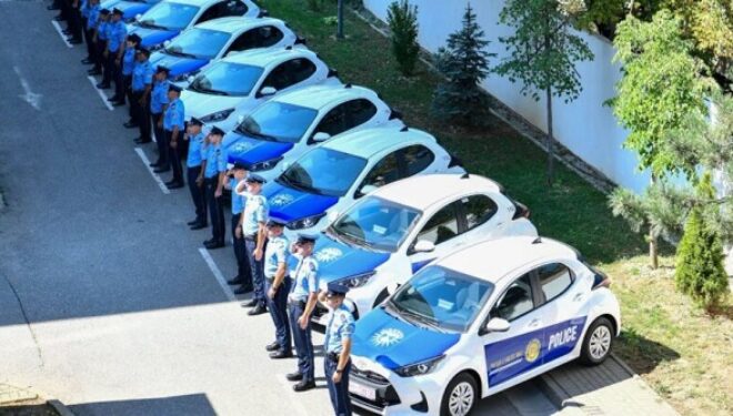 Policia e Kosovës pajis policët e lagjes me 14 automjete të reja hibride