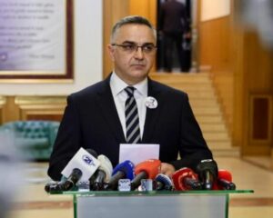 Besnik Tahiri: Dyert e sallës së Kuvendit janë të mbyllura përkundër faktit që e kemi lajmëruar me kohë kryesuesin