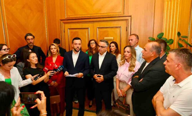 Tahiri: Kosova nuk mund të mbahet peng nga kalkulimet e Albin Kurtit