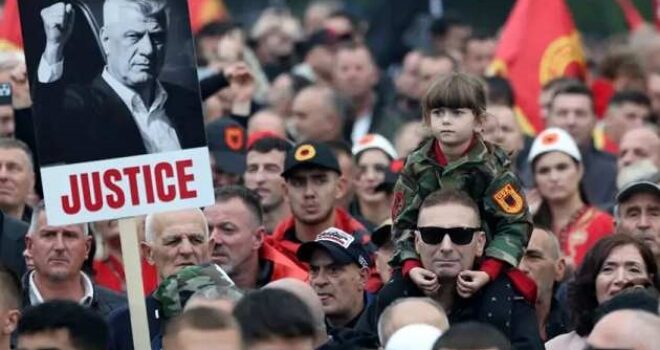 Policia reagon: Qytetarët nuk po ndëshkohen për simbolet e UÇK-së, janë dezinformata