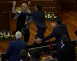 “Vezë për Kurtin në mes të krizës politike”, DW rikujton se ndërprerja e seancave me gaz është specialitet i VV’së “Vezë për Kurtin në mes të krizës politike”, DW rikujton se ndërprerja e seancave me gaz është specialitet i VV’së